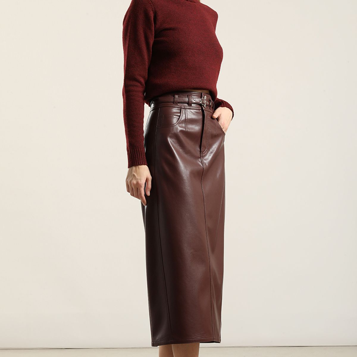 LIOLA - Falda Midi, Efecto Cuero, Burdeo Liola