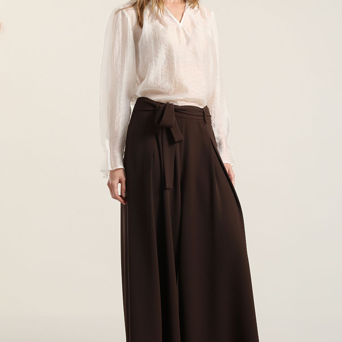 LIOLA - Pantalón palazzo pliegues, chocolate Liola