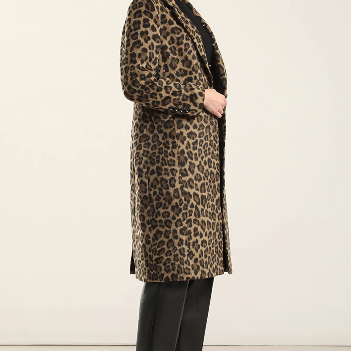 LIOLA - Abrigo Animal Print, Cafe Liola