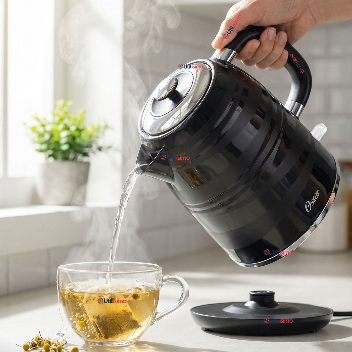 OSTER - Hervidor eléctrico Oster® 1,7 Lt  BVSTKT4177B Versión 2026