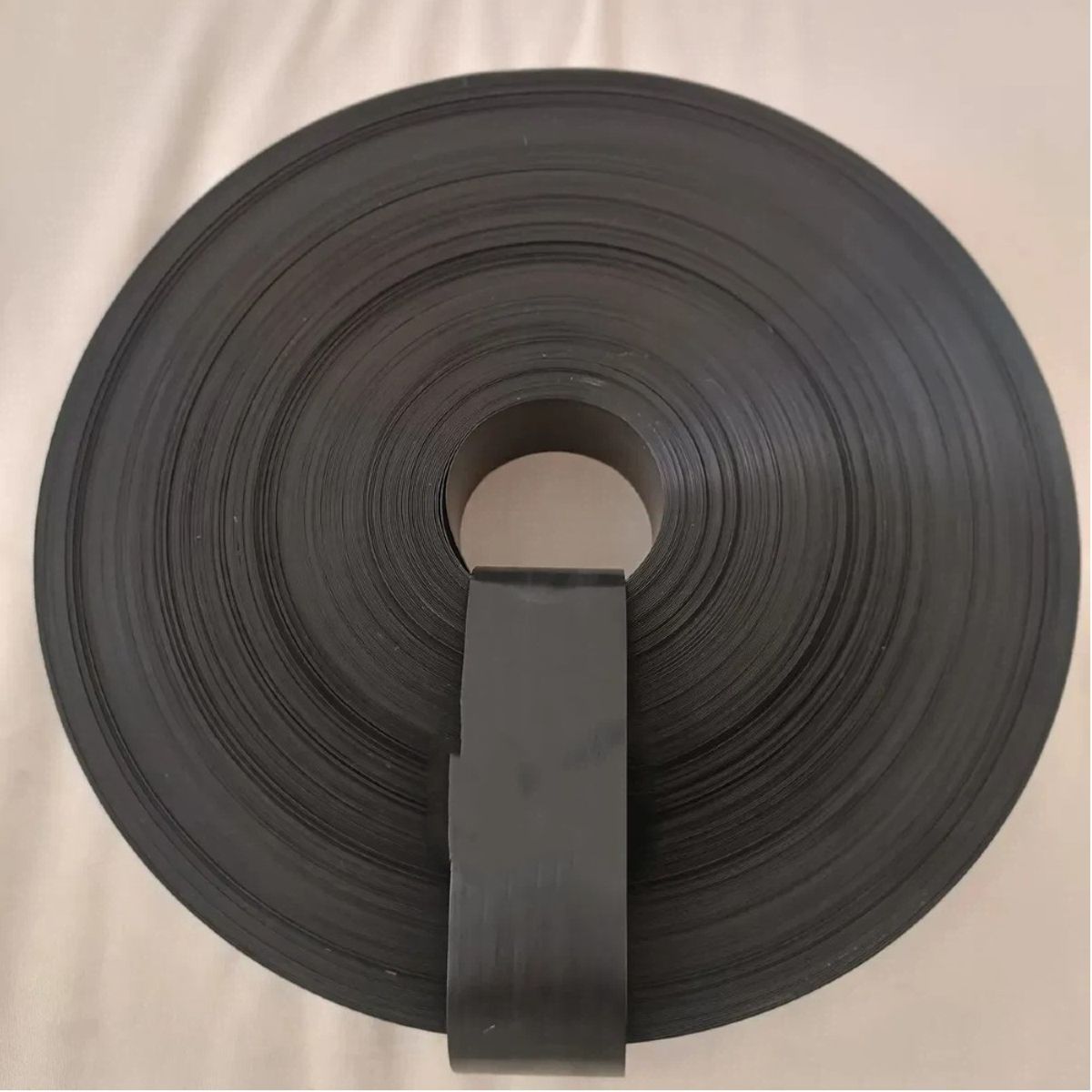 RIOVEO - Cinta Cubre Cerco 38.5m X 6.3cm Negro
