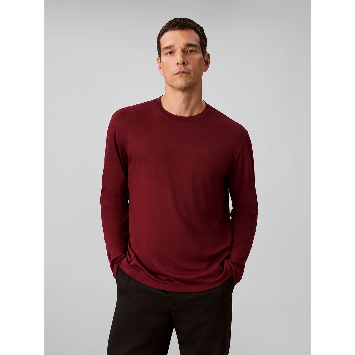 CALVIN KLEIN - Polera de Algodón Supima Interlock Burdeo Calvin Klein