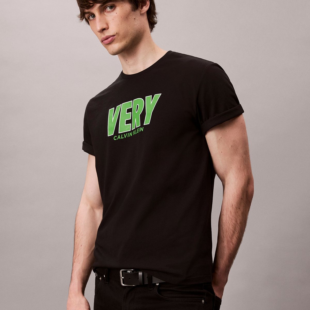 CALVIN KLEIN - Polera con Estampado Gráfico Very Negro Calvin Klein