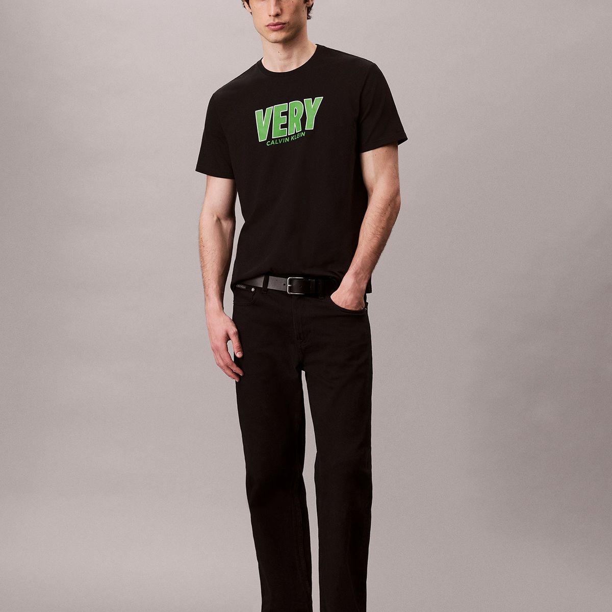 CALVIN KLEIN - Polera con Estampado Gráfico Very Negro Calvin Klein