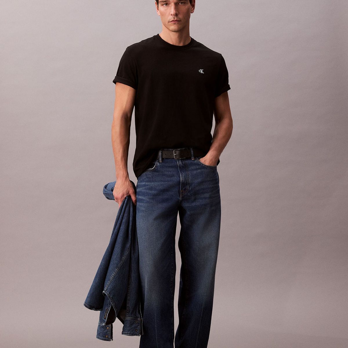 CALVIN KLEIN - Polera Regular con Monograma Bordado Negro Calvin Klein