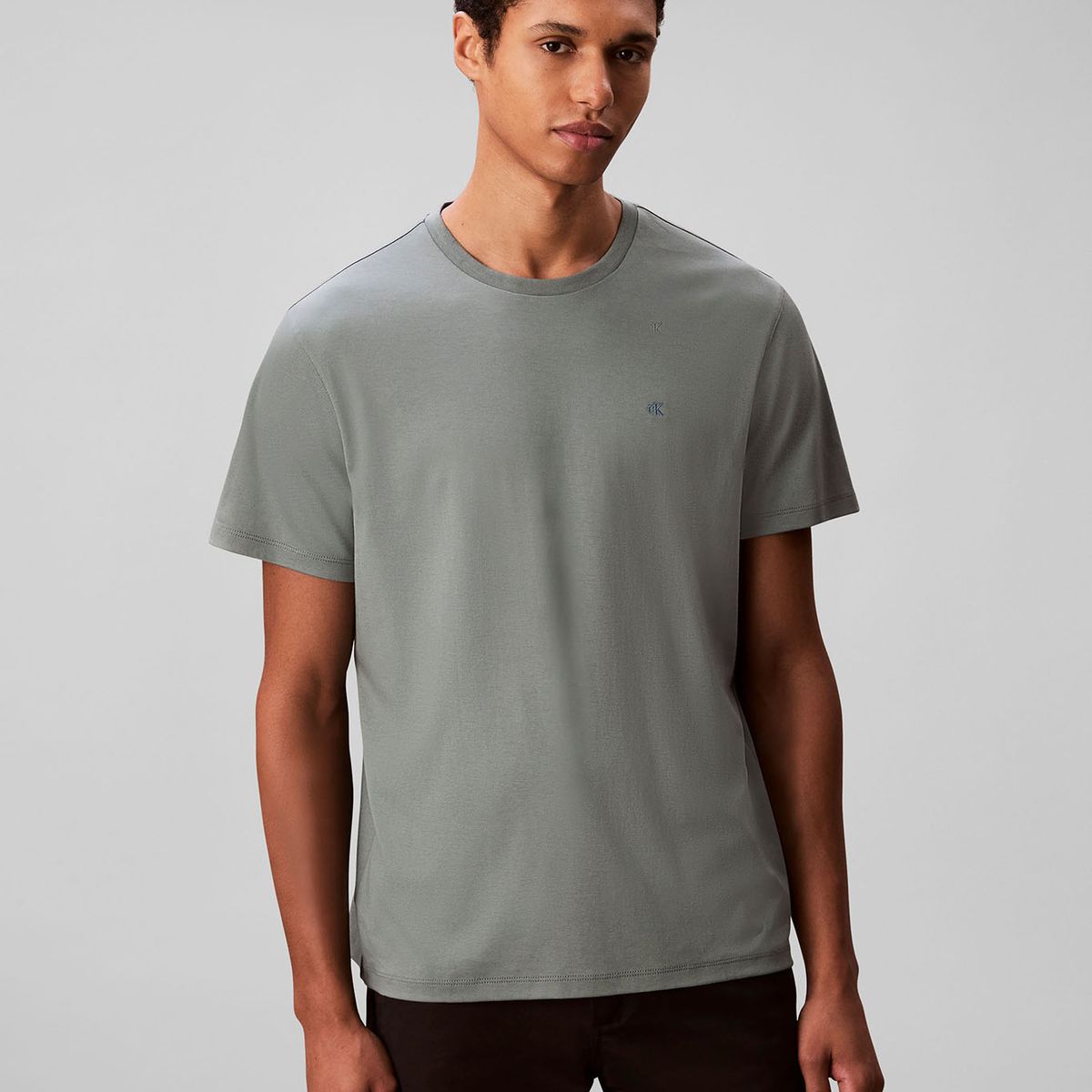CALVIN KLEIN - Polera de Algodón Supima con Logo Bordado Verde Calvin Klein