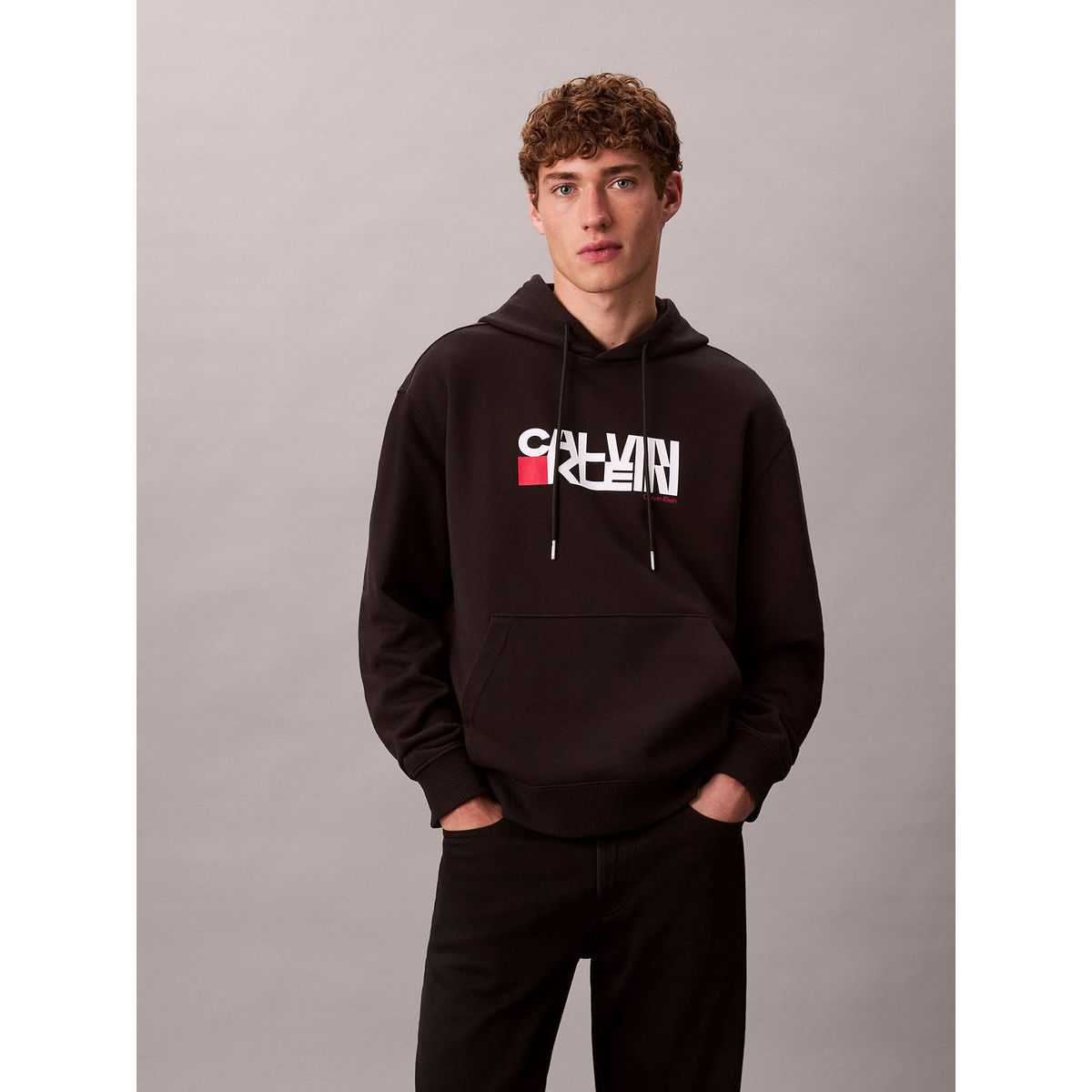 CALVIN KLEIN - Polerón con Gorro y Logo Red Box Negro Calvin Klein