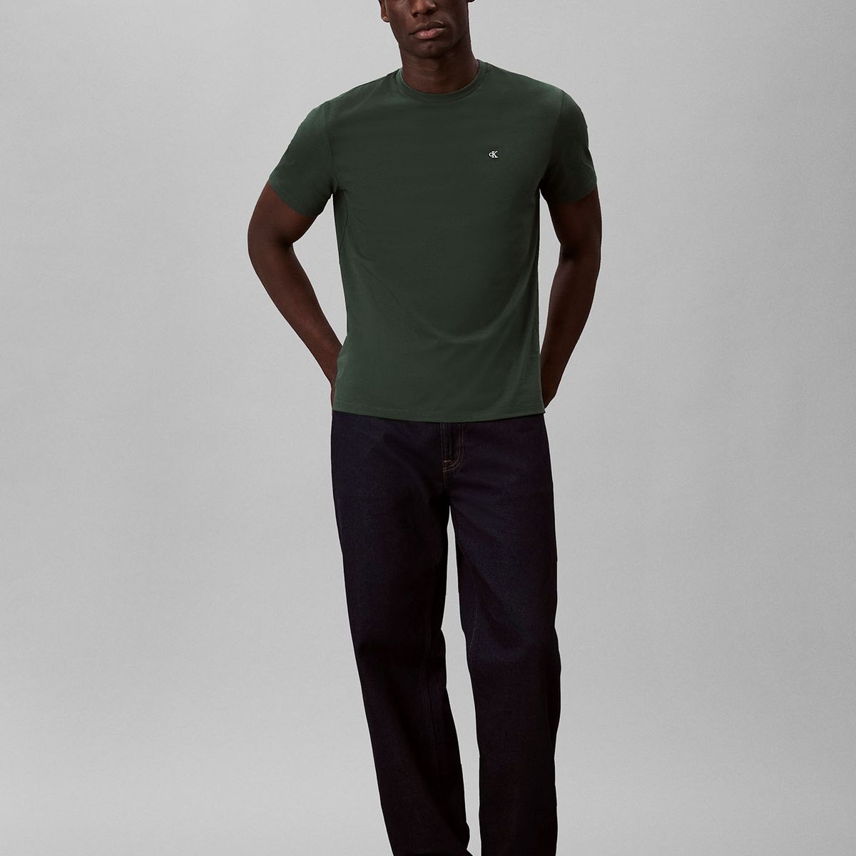 CALVIN KLEIN - Polera Clásica con Monograma Verde Calvin Klein