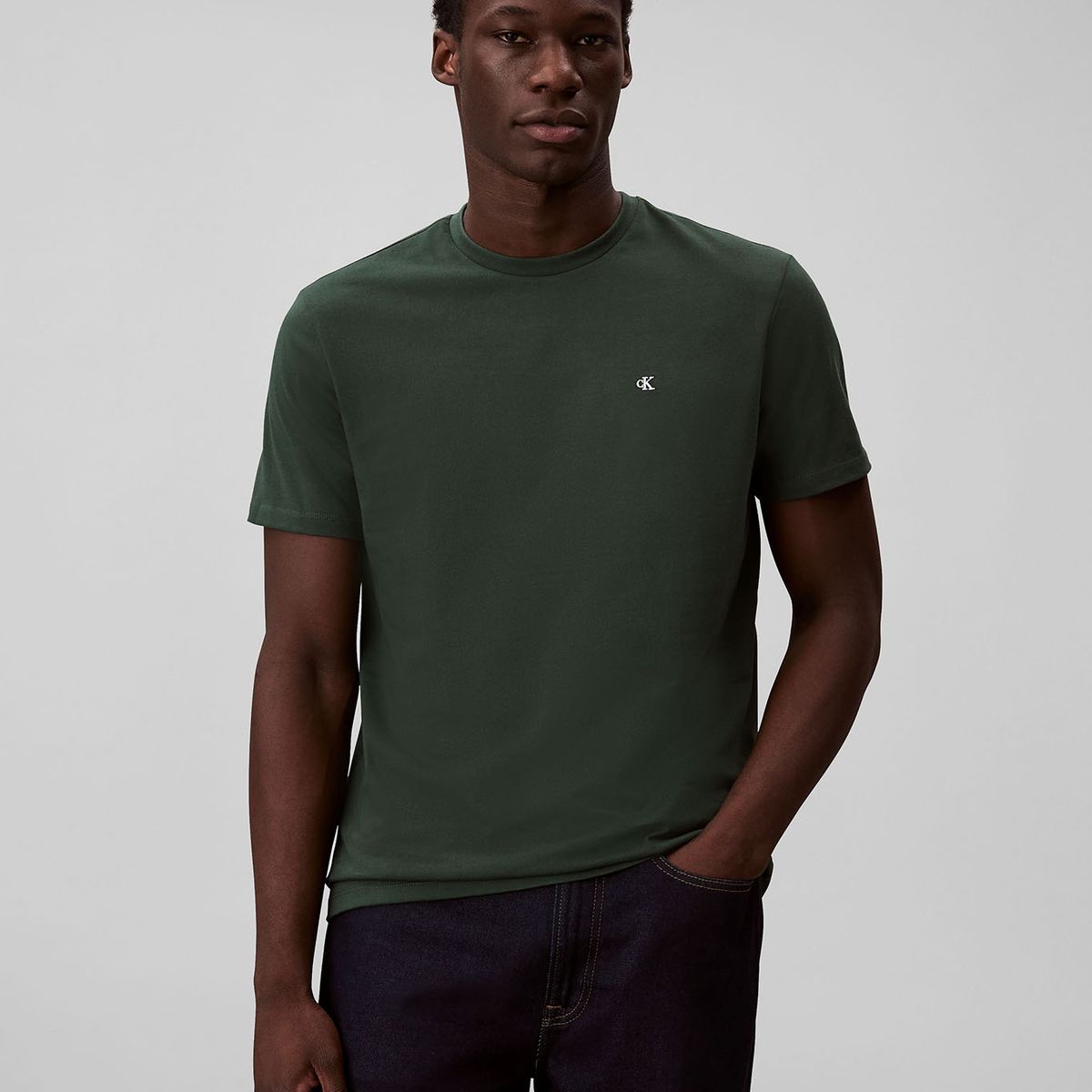 CALVIN KLEIN - Polera Clásica con Monograma Verde Calvin Klein
