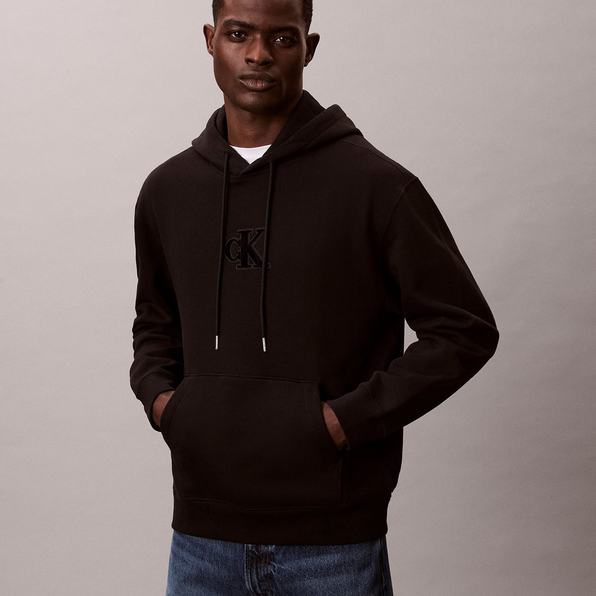 CALVIN KLEIN - Polerón con Gorro y Monograma Negro Calvin Klein