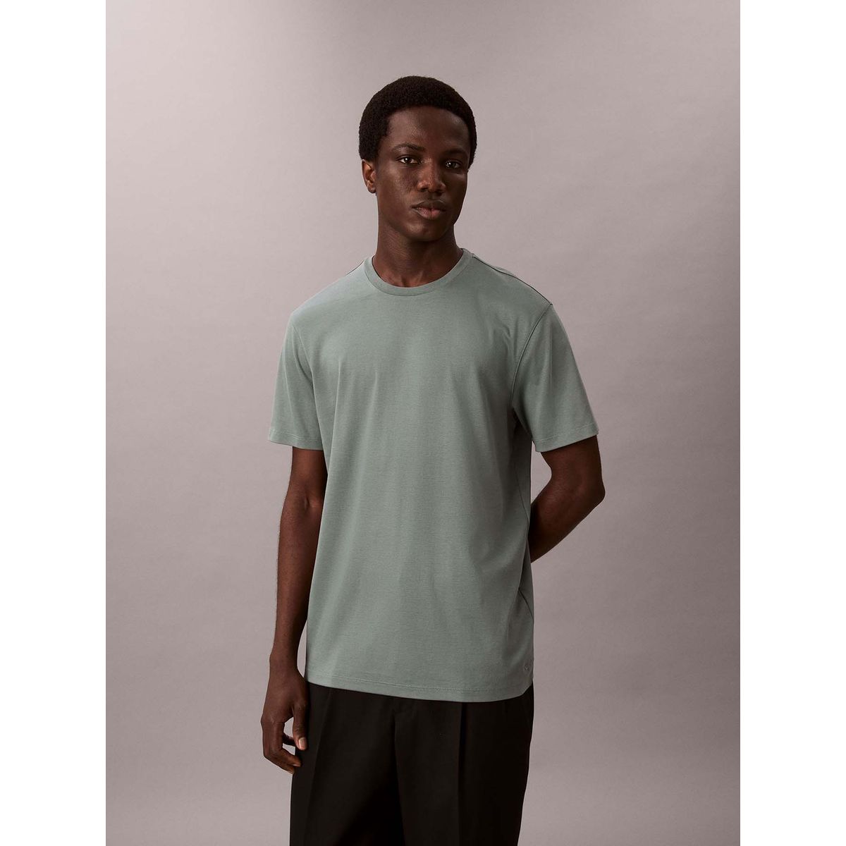 CALVIN KLEIN - Polera de Algodón Supima de Cuello Redondo Verde Calvin Klein