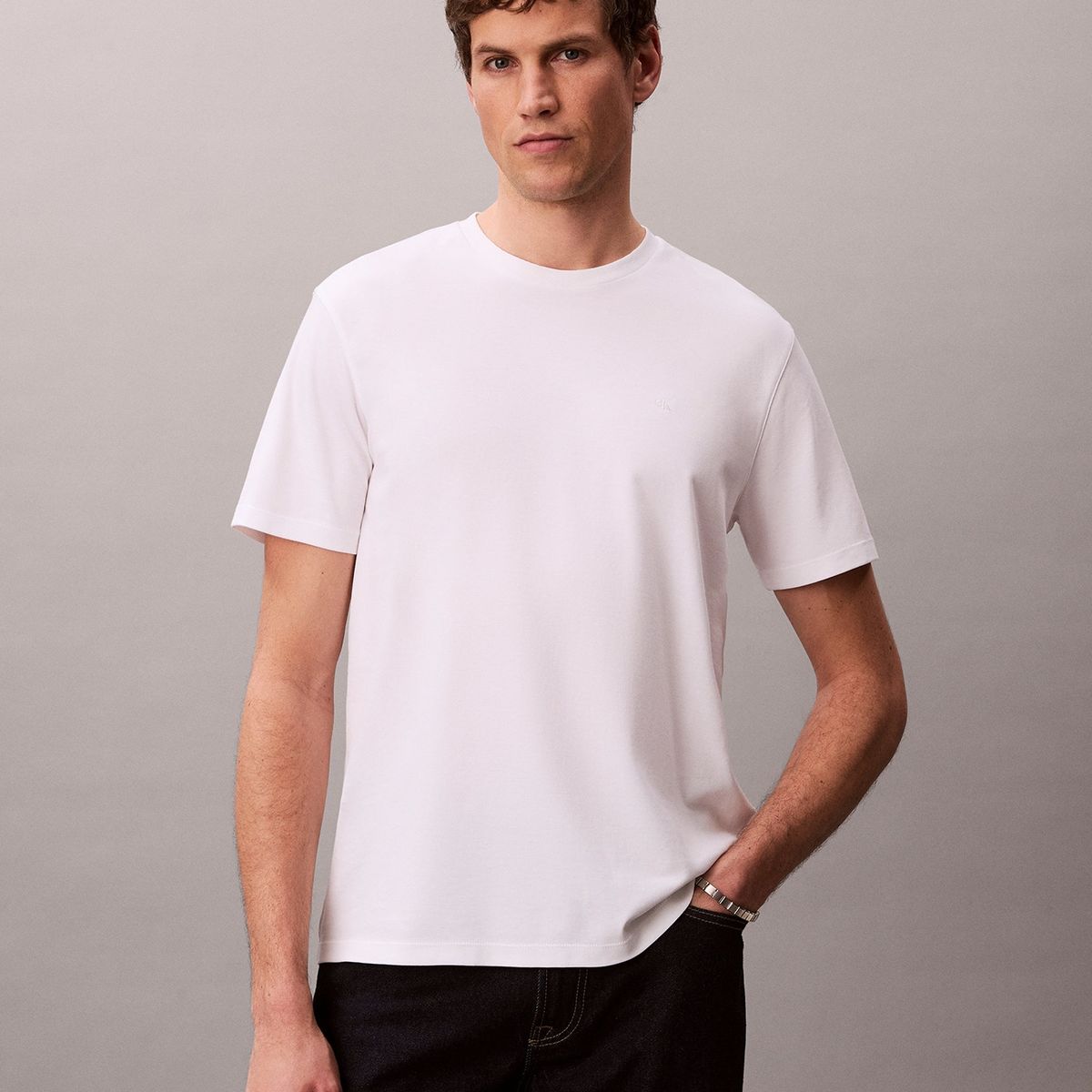 CALVIN KLEIN - Polera de Algodón Supima con Logo Bordado Blanco Calvin Klein