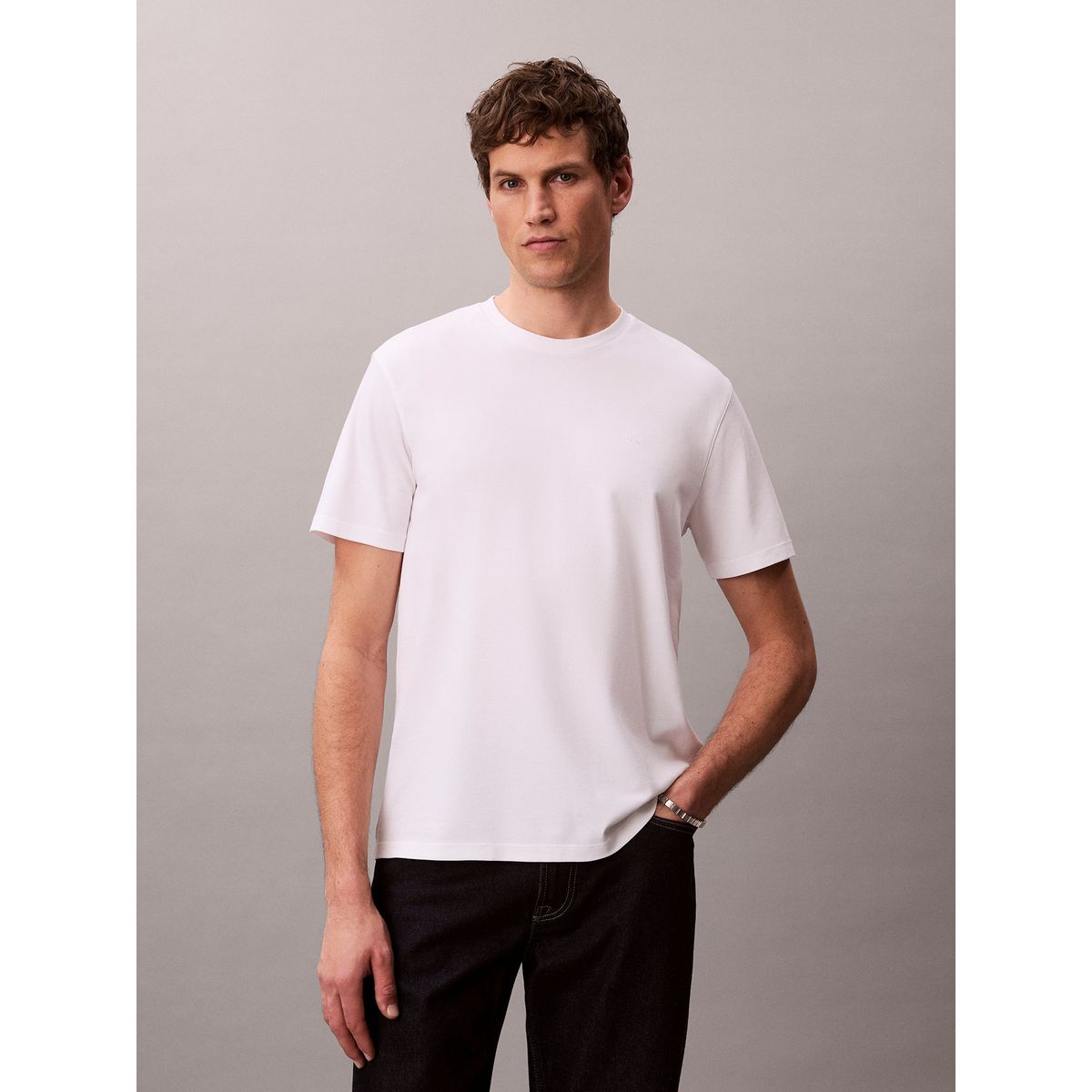 CALVIN KLEIN - Polera de Algodón Supima con Logo Bordado Blanco Calvin Klein