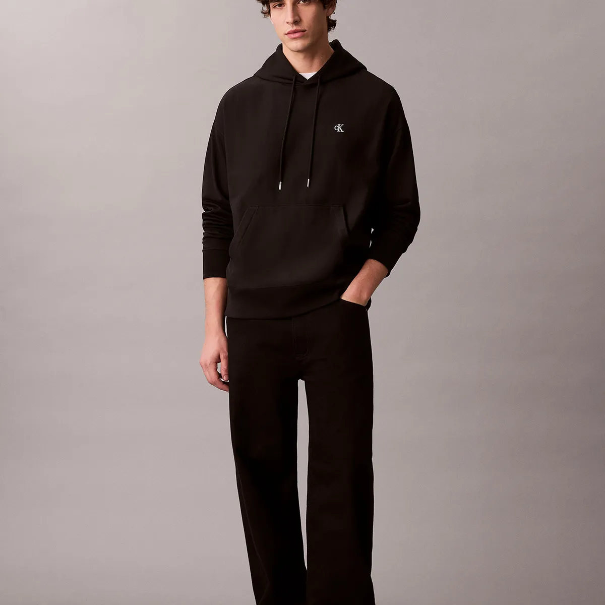 CALVIN KLEIN - Polerón con Gorro y Monograma Bordado Negro Calvin Klein