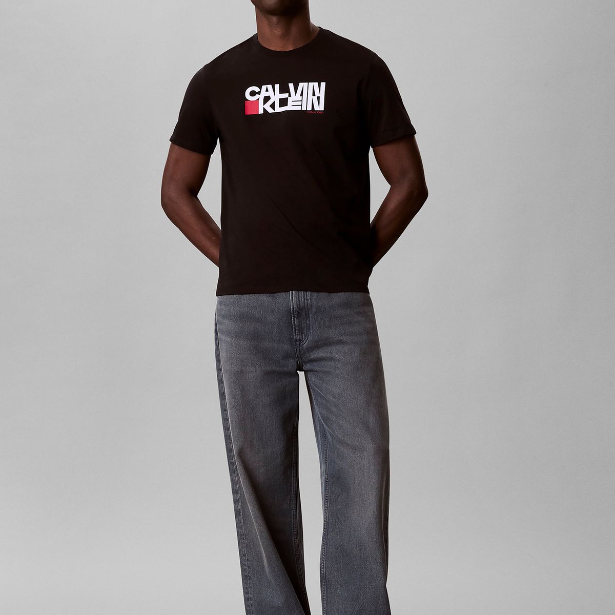 CALVIN KLEIN - Polera con Estampado Gráfico Redbox Negro Calvin Klein