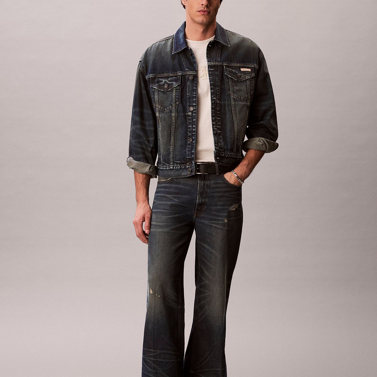 CALVIN KLEIN - Polera con Monograma Estampado Beige Calvin Klein