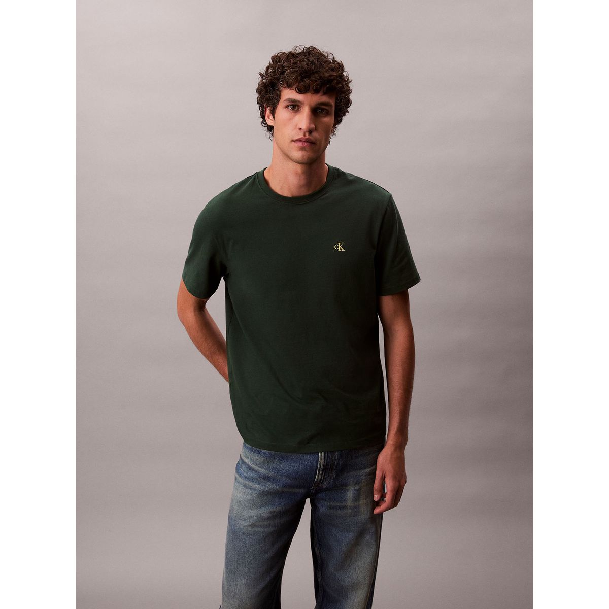 CALVIN KLEIN - Polera Regular con Monograma Bordado Verde Calvin Klein