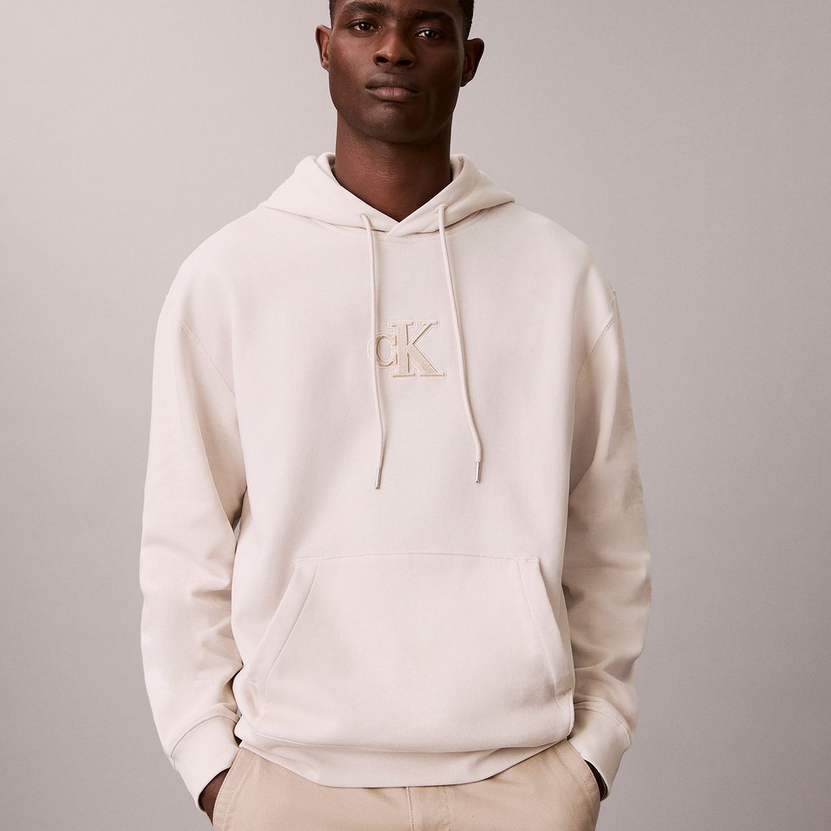 CALVIN KLEIN - Polerón con Gorro y Monograma Beige Calvin Klein