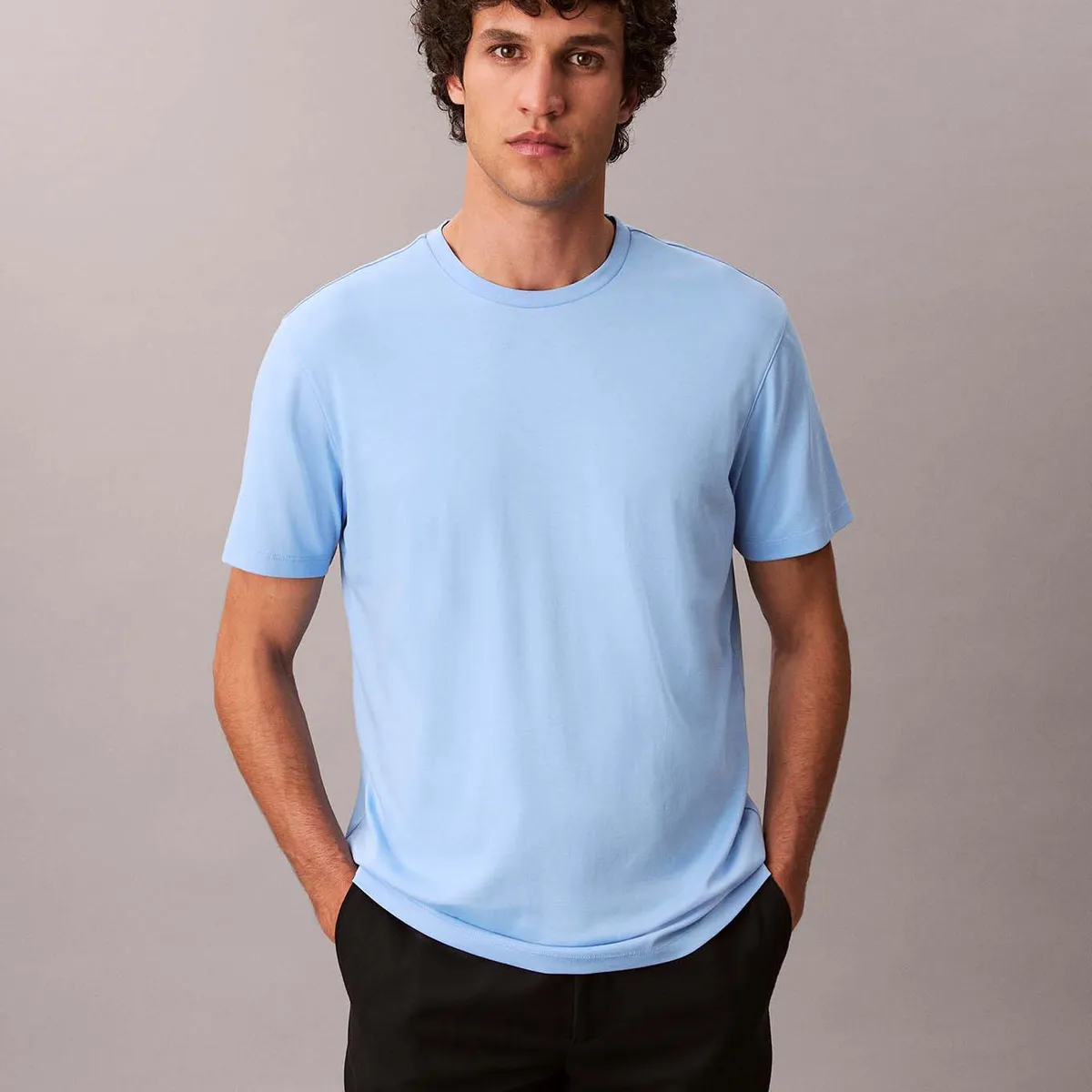 CALVIN KLEIN - Polera de Algodón Supima de Cuello Redondo