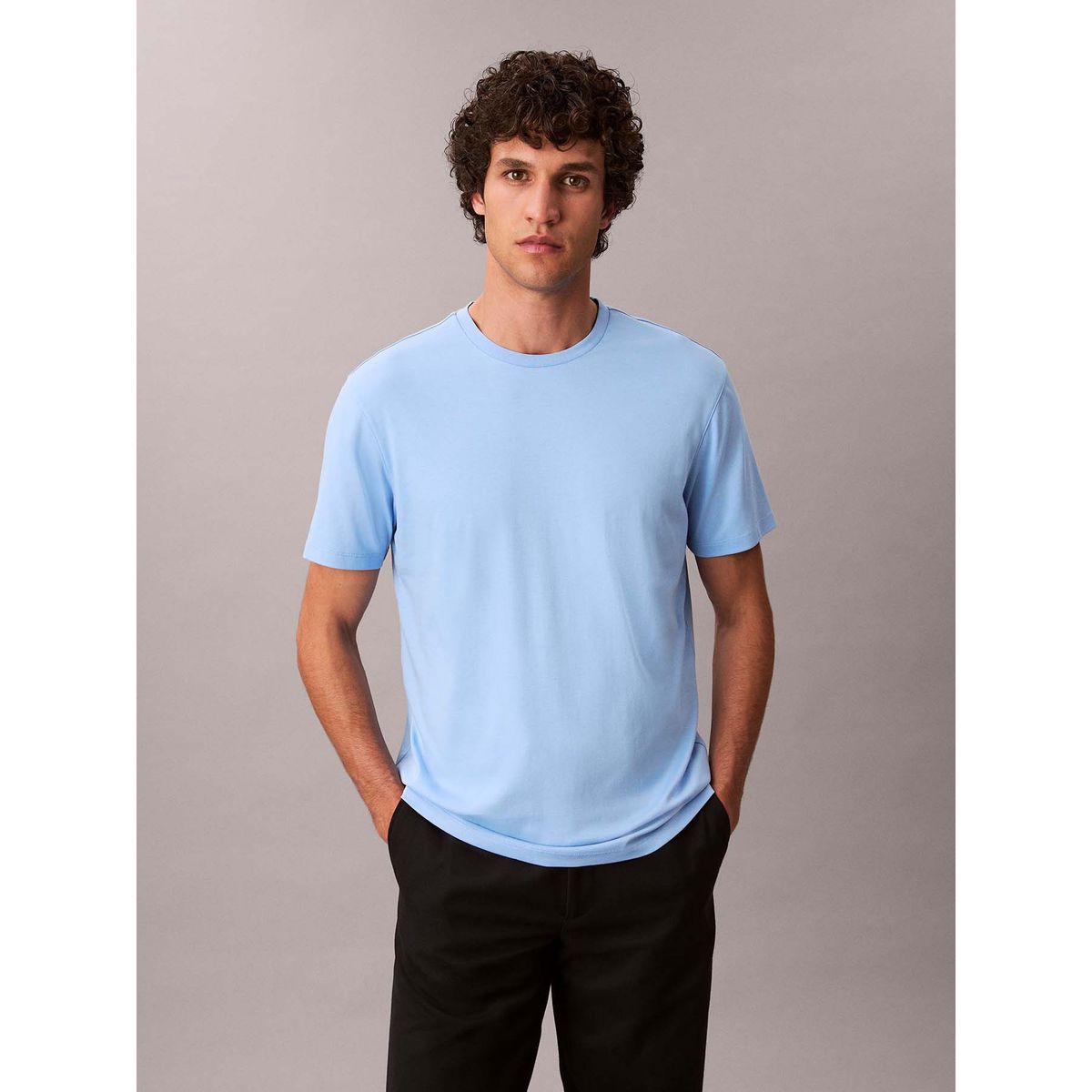 CALVIN KLEIN - Polera de Algodón Supima de Cuello Redondo