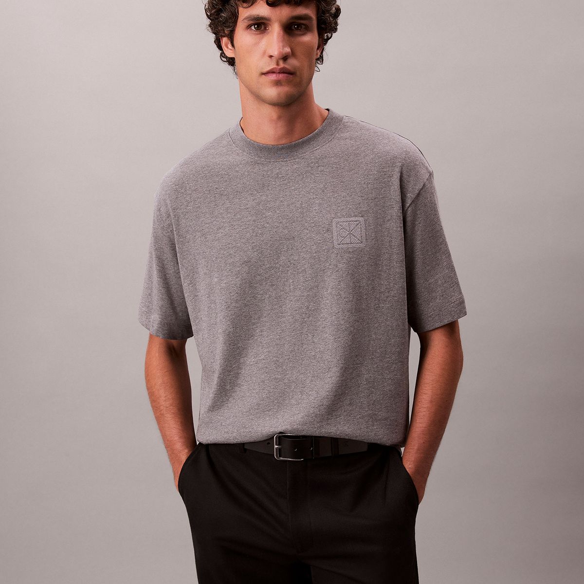 CALVIN KLEIN - Polera con Parche de Emblema CK Gris Calvin Klein