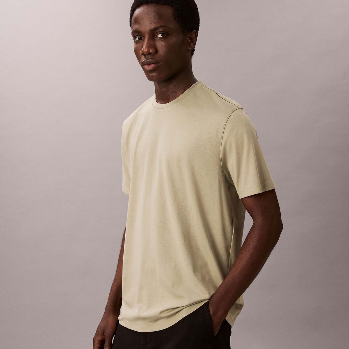 CALVIN KLEIN - Polera de Algodón Supima de Cuello Redondo Verde Calvin Klein