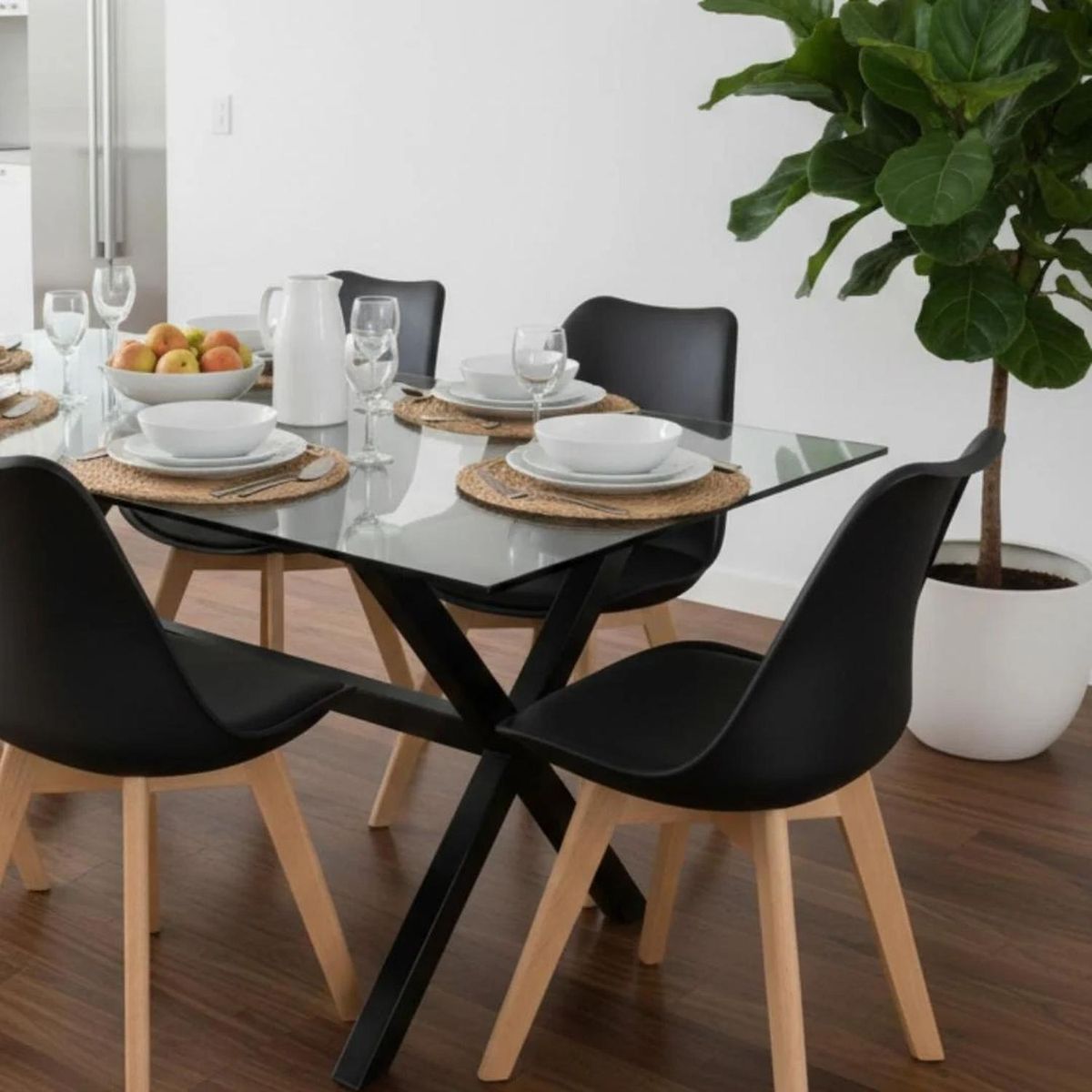 PANDALINO - Comedor Mesa Xinia Negro 130x80 cm + 4 Sillas Tulip Negro