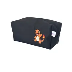 GENERICO - Estuche Lona Anti-fluidos Bordado Charmander - Anime Gamer