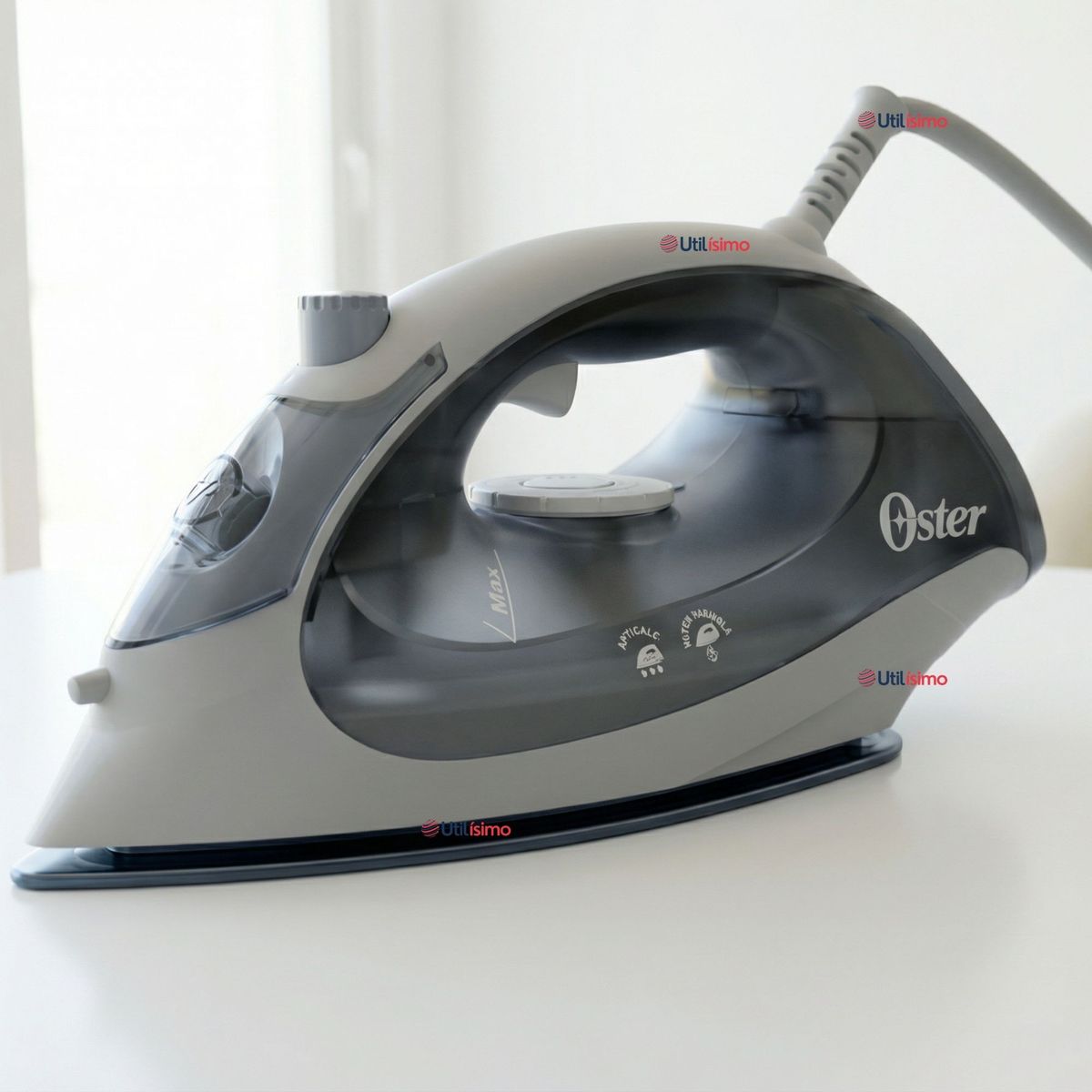 OSTER - Plancha de vapor Oster® compacta GCSTBS5001 Versión 2026