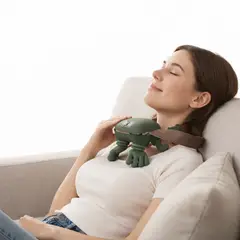 MOVI - Masajeador Eléctrico Portátil con Calor y Vibración Recargable para Cuello y Espalda Verde Oliva