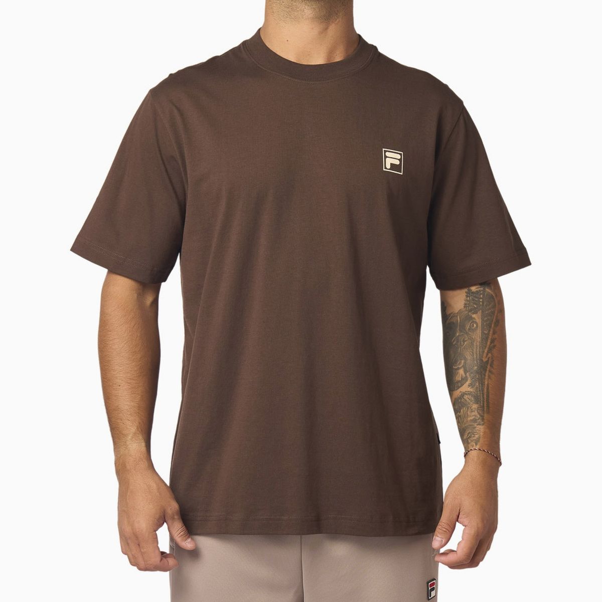 FILA - Polera Fila Comfort Classic Hombre Café