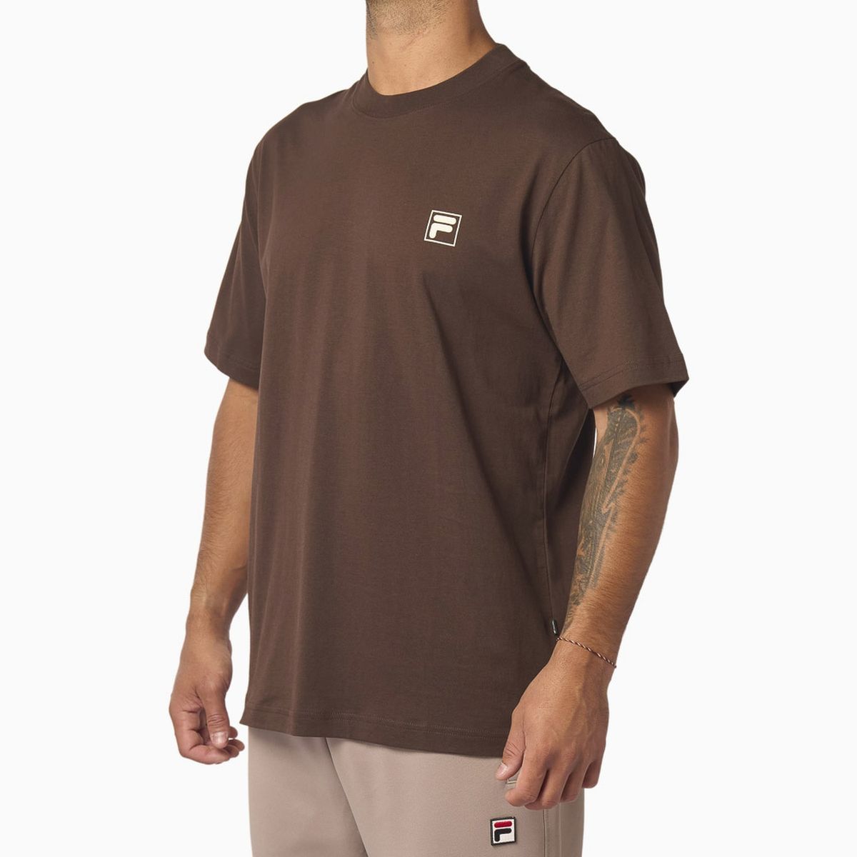 FILA - Polera Fila Comfort Classic Hombre Café