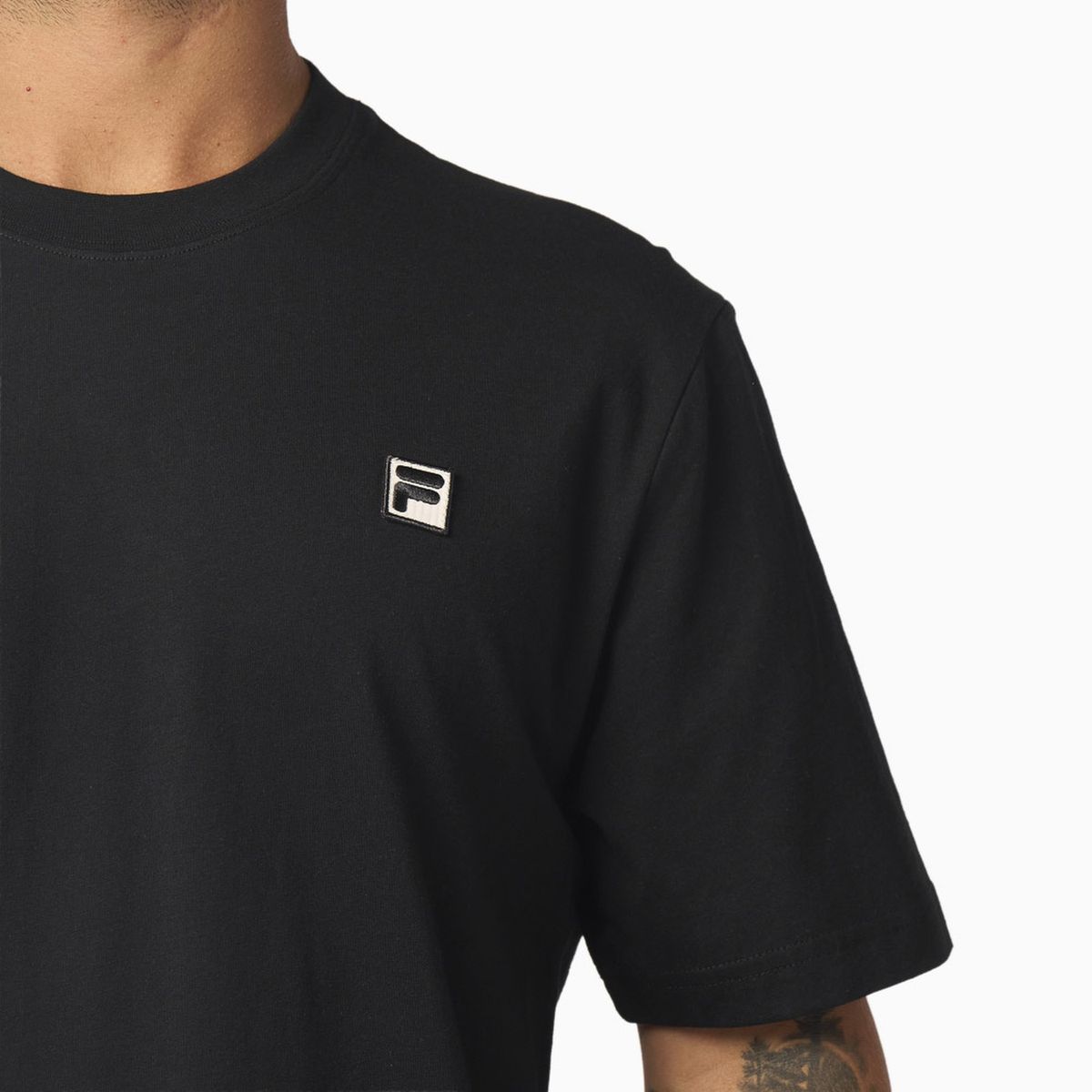 FILA - Polera Fila Comfort Biella Union Classics Hombre Negro