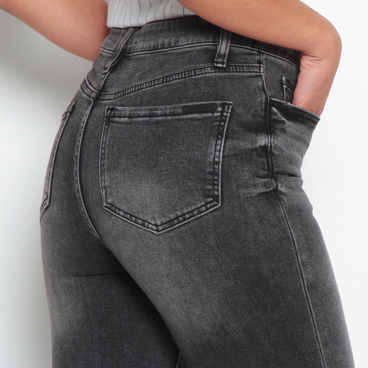 WADOS - JEANS MUJER FLARE TIRO ALTO PRETINA BASICA 1 BOTON