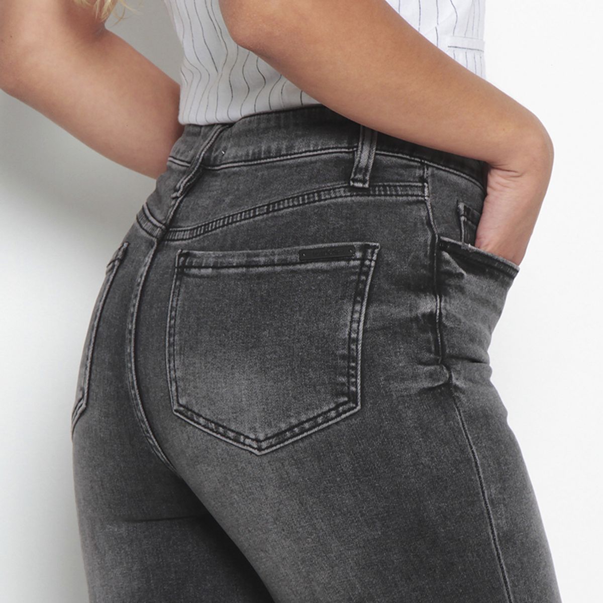 WADOS - JEANS MUJER FLARE TIRO ALTO PRETINA BASICA 1 BOTON