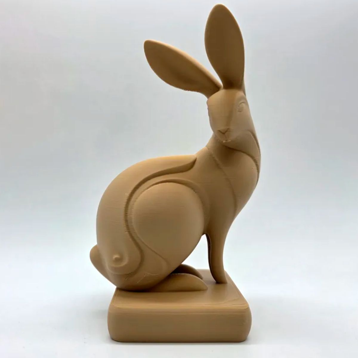 GENERICO - Figura de conejo mirando hacia atrás