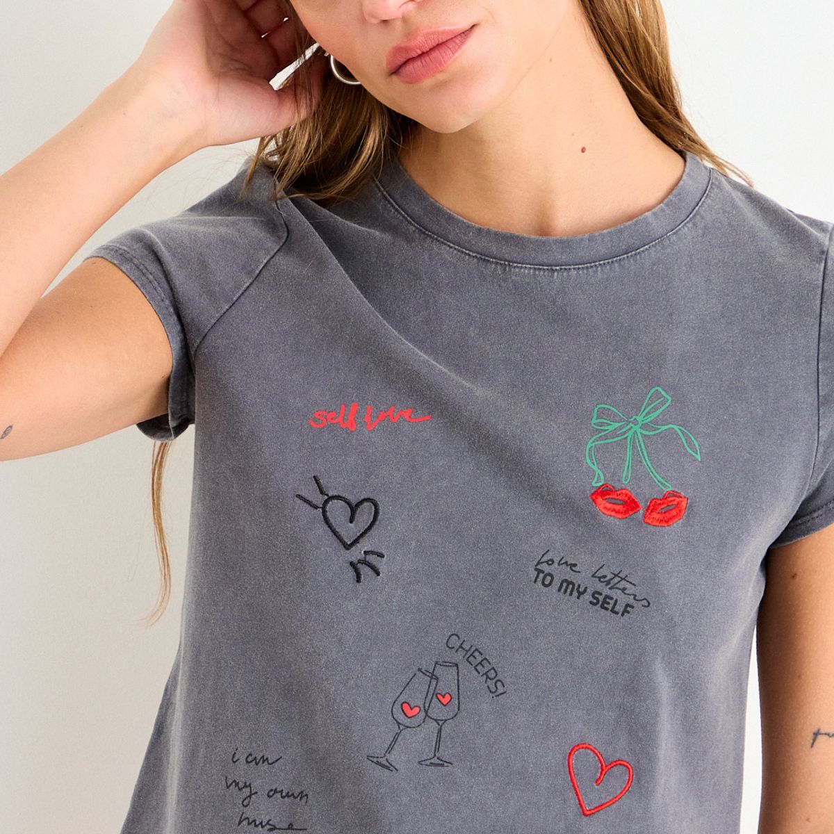 IO - Polera Estampada Mujer Gris Io