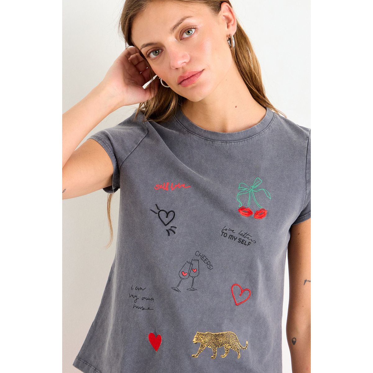 IO - Polera Estampada Mujer Gris Io