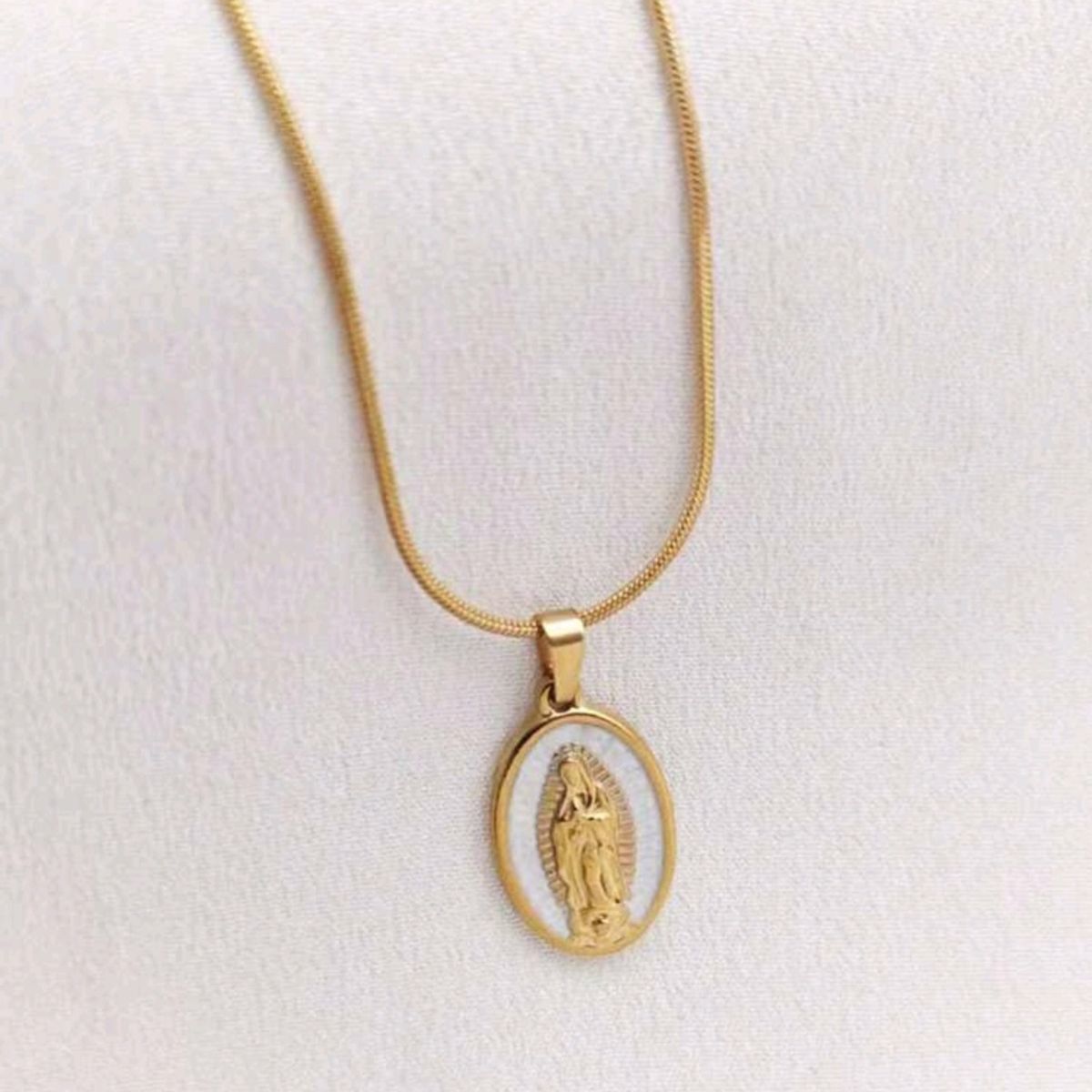 GENERICO - Collar Virgen Guadalupe  ENCHAPE ORO