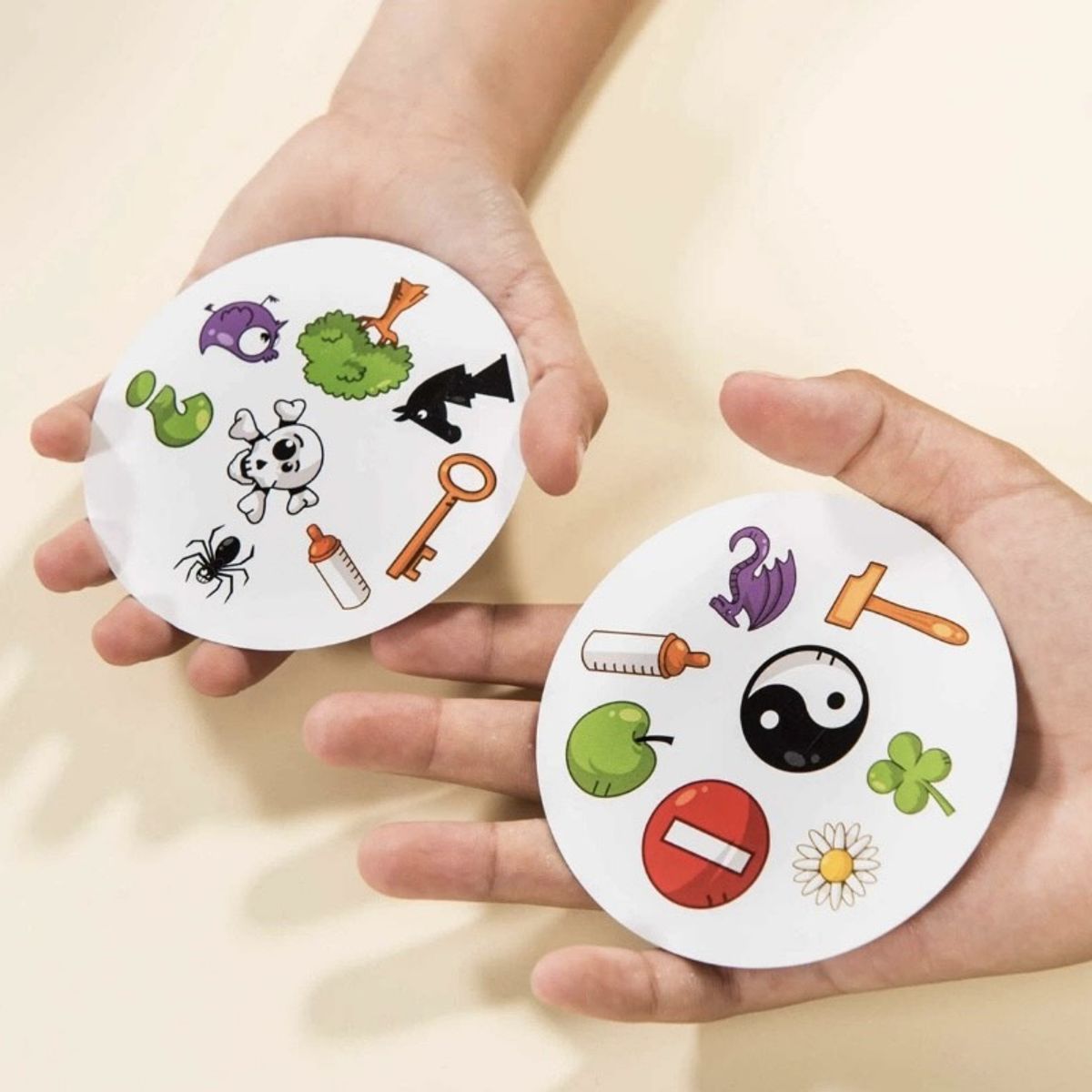 ASMODEE - Dobble Juego De Mesa Clásico, 55 Cartas.