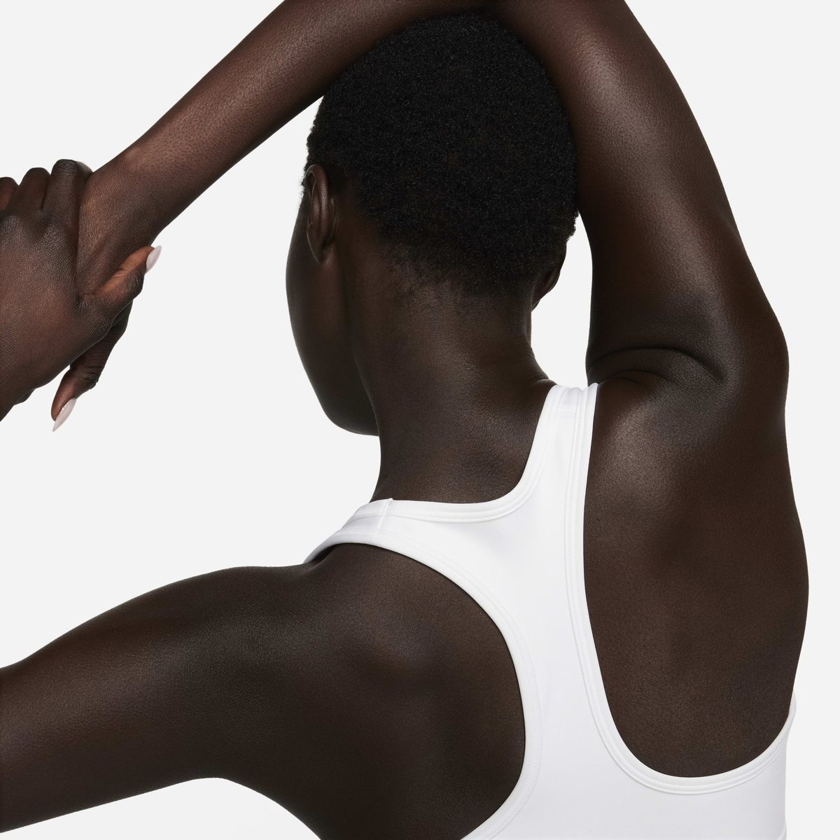 NIKE - Peto Nike Swoosh Medium Support Blanco Mujer