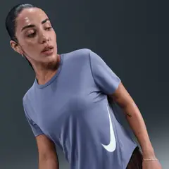 NIKE - Polera Tempo Swoosh Run Azul Mujer