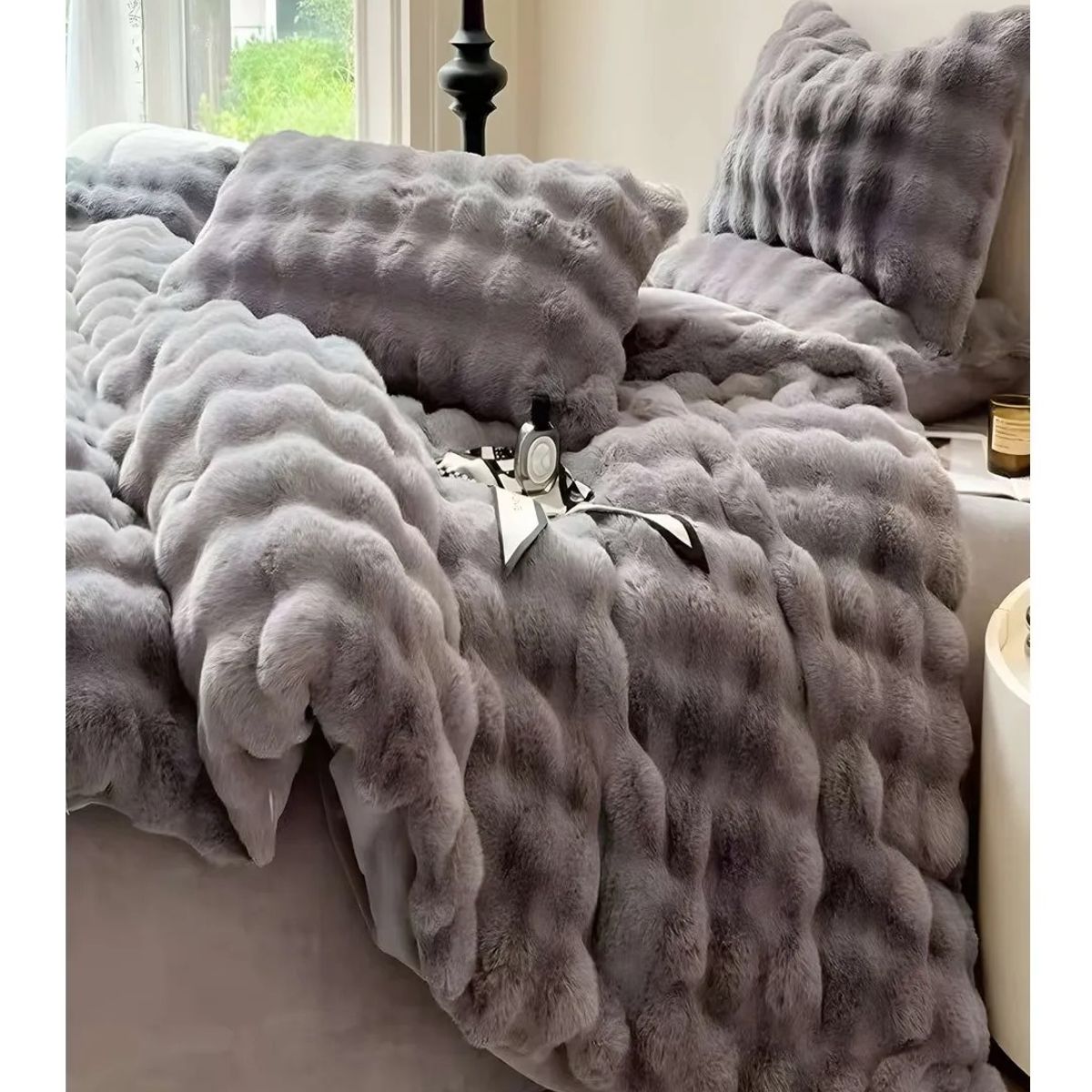 GENERICO - COBERTOR GRUESO CON TEXTURA PIEL DE OVEJA CON CHIPORRO