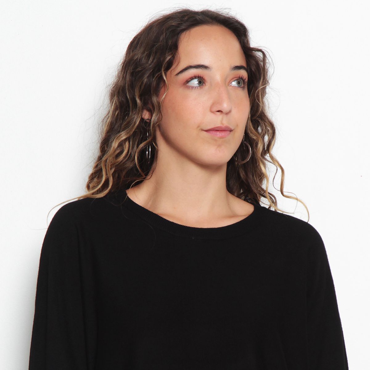WADOS - SWEATER MANGA LARGA SOLIDO ESCOTE REDONDO