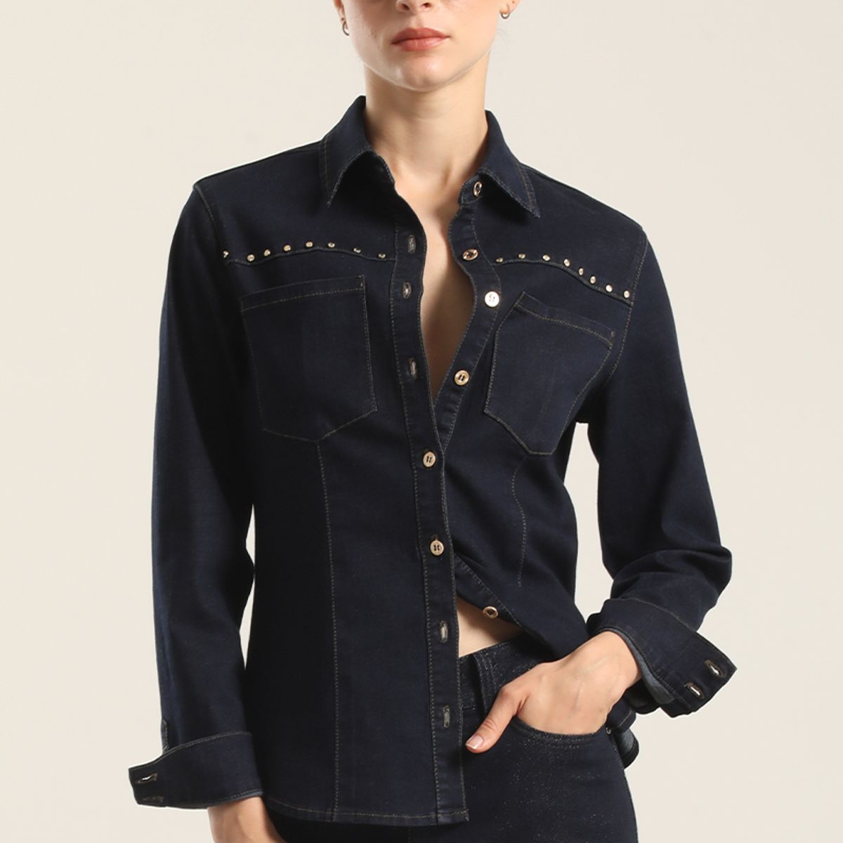 LIOLA - Camisa Denim Tachas, Indigo Liola