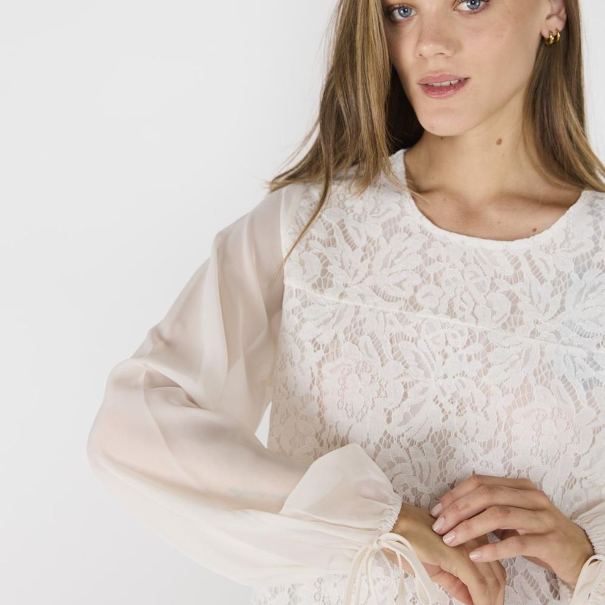 ECLIPSE - Blusa Romántica Guadalupe Crudo