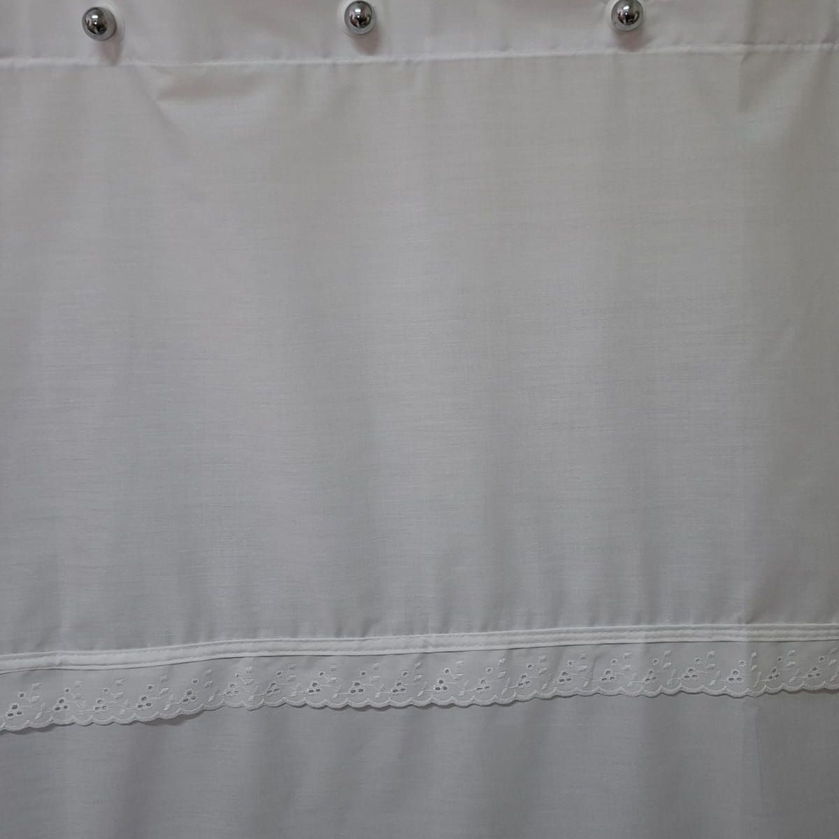 GENTILE - Cortina y Set de baño 5 piezas blanco broderie  180 x 180 cms