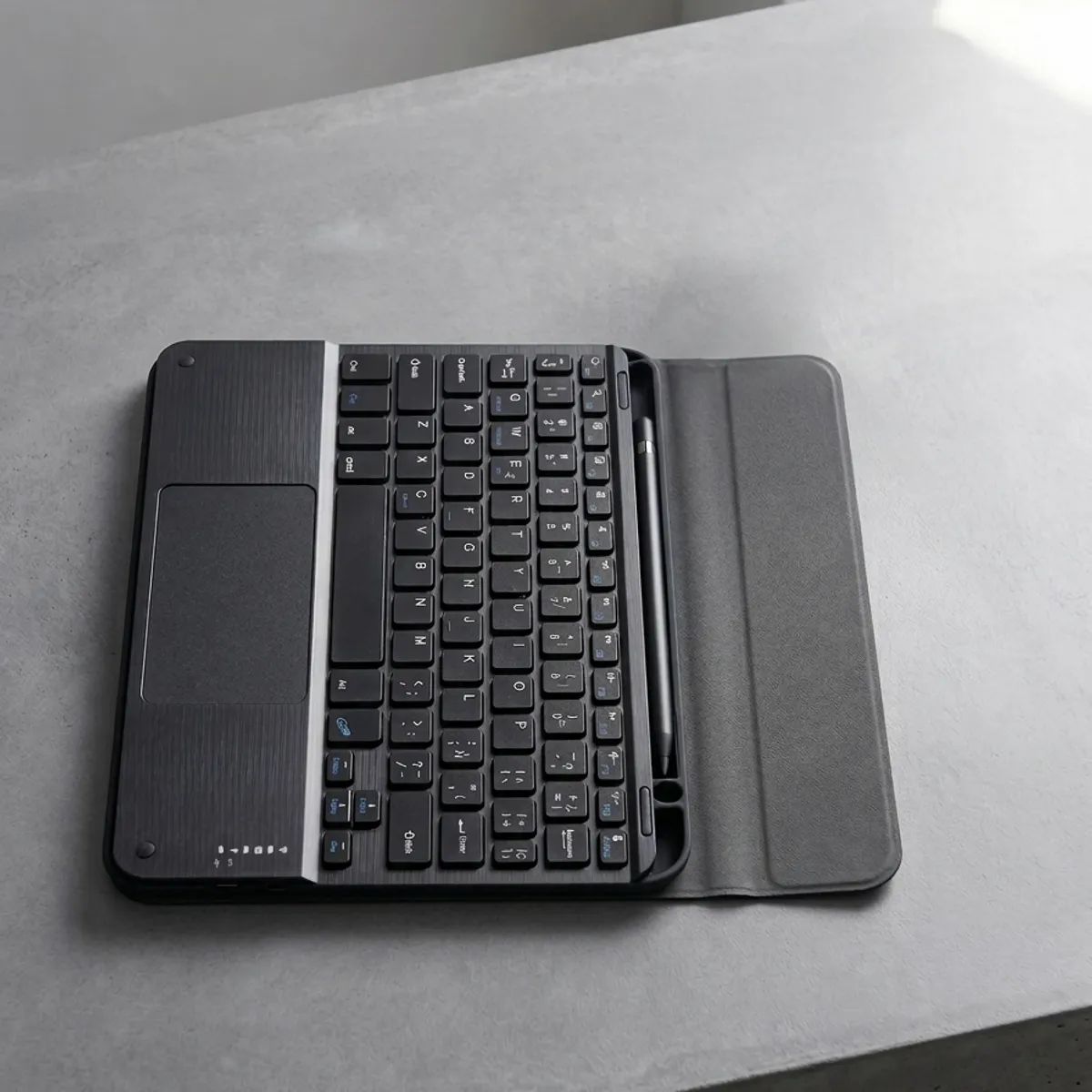 GENERICO - Funda con Teclado y Touchpad para iPad 10.9