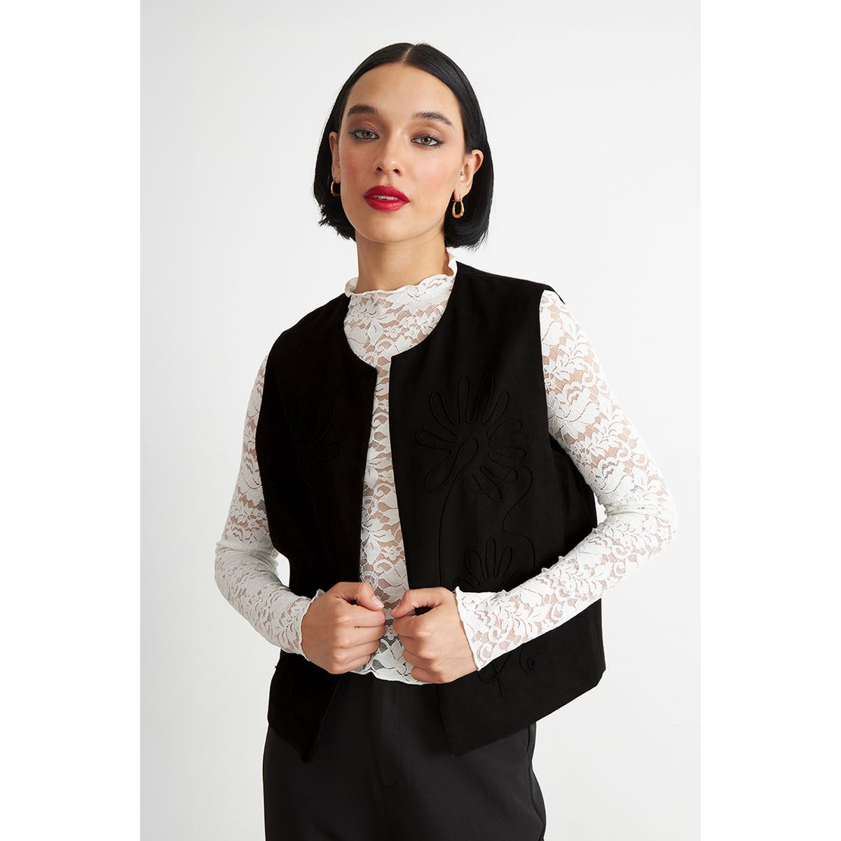 NICOPOLY - Vest Tipo Gamuza Bordado Negro Nicopoly