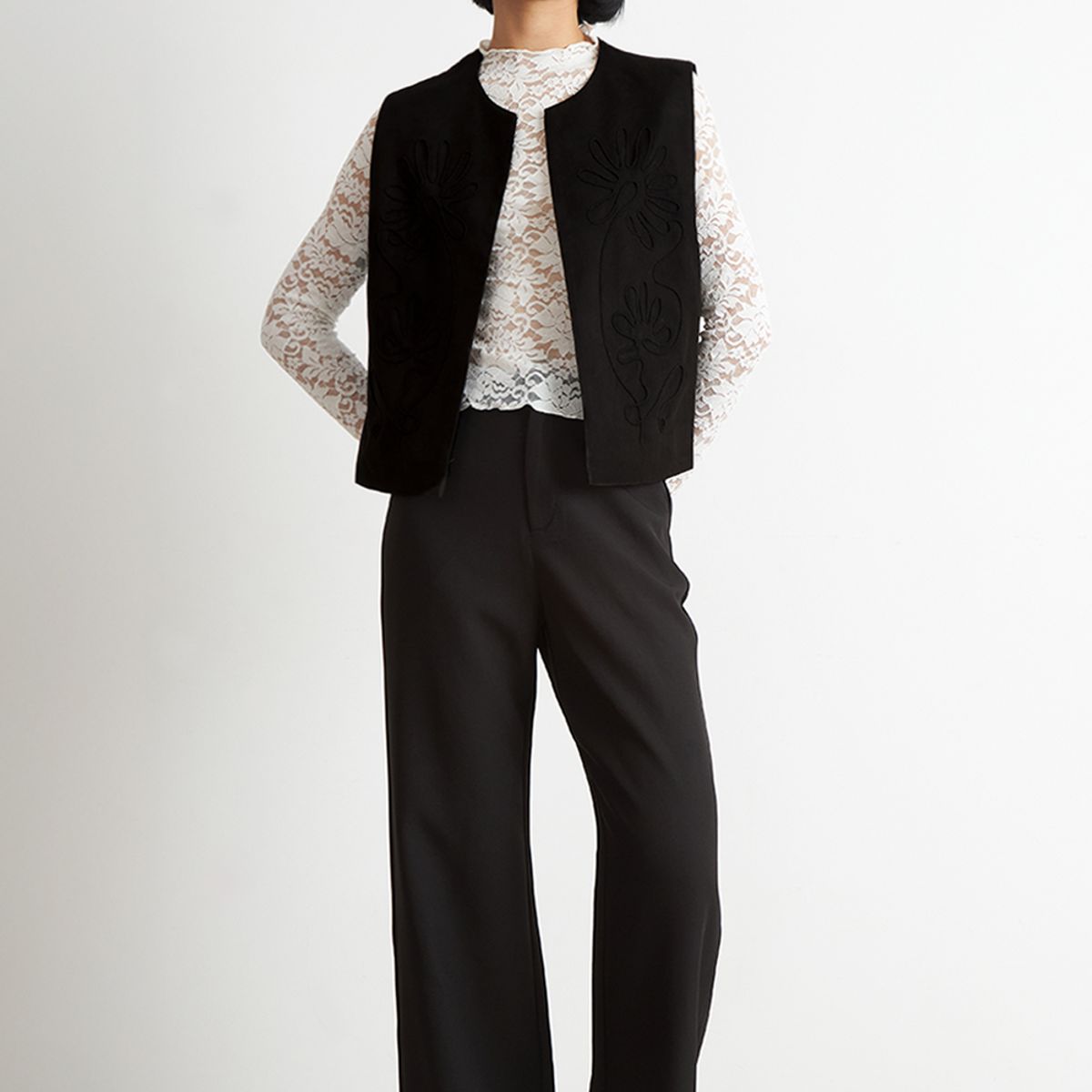 NICOPOLY - Vest Tipo Gamuza Bordado Negro Nicopoly